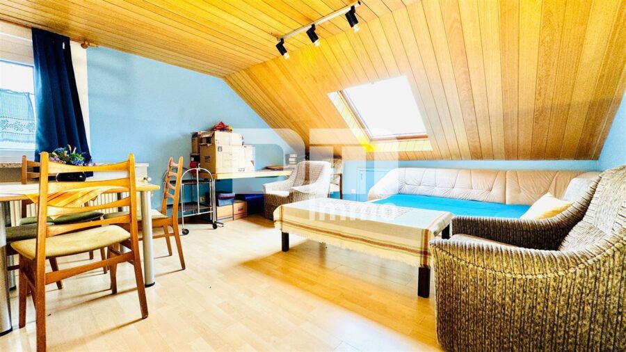 Modernisiertes Ein-/ Zweifamilienhaus inkl. PV-Anlage + Garage auf Traumgrundstück - OG / DG Reservezimmer